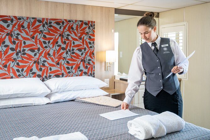 4-Night Murray River Cruise on the classic Murray Princess - Day 4: Nildottie outback day with tender cruising, barbecue, and shearing