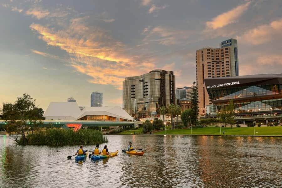 Adelaide: City Kayaking Experience - The real itinerary: 90 minutes of guided paddling on the River Torrens