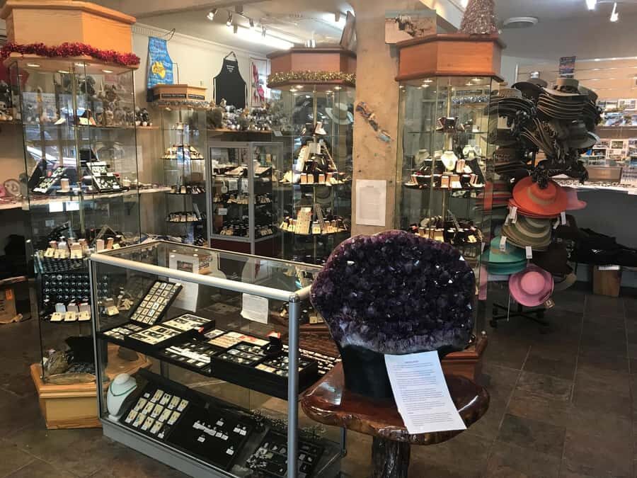 From Adelaide: Barossa to Hahndorf Wine Tasting and Lunch - The guide effect: how narration turns a bus day into a real outing
